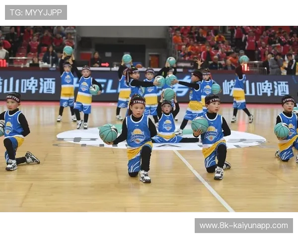 萌娃篮球操走红，体育教育从娃娃抓起理念获肯定